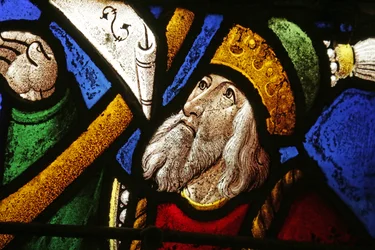 Fenster mit Darstellung des Jessebaums: König